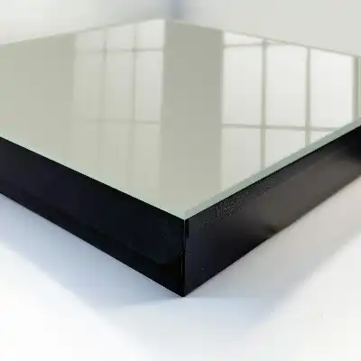 Warmgraue Eleganz und Schlichtheit