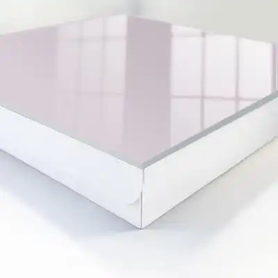 Zartes Flieder, Eleganz und Frieden