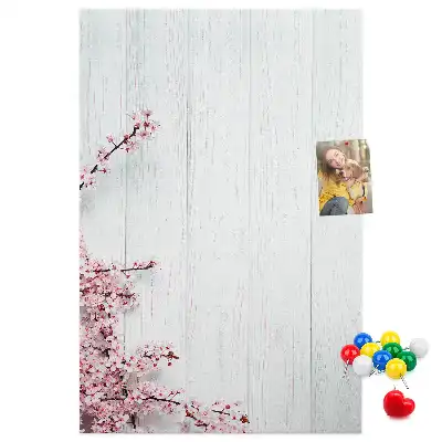 Pinnwand aus Kork mit Blumenmuster auf Holzoptik