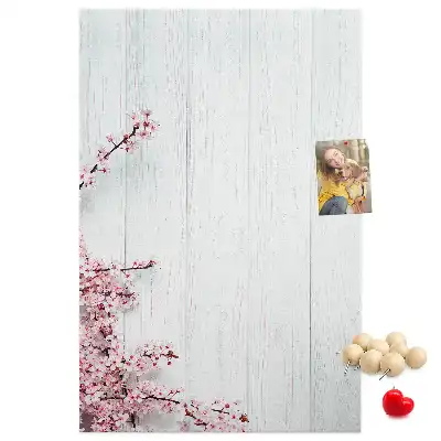 Pinnwand aus Kork mit Blumenmuster auf Holzoptik