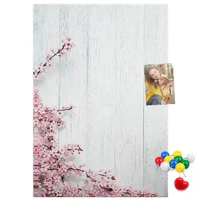 Pinnwand aus Kork mit Blumenmuster auf Holzoptik