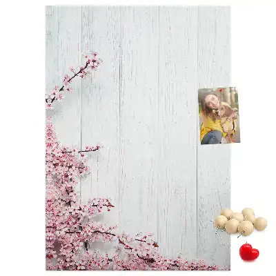 Pinnwand aus Kork mit Blumenmuster auf Holzoptik
