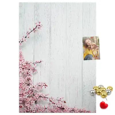 Pinnwand aus Kork mit Blumenmuster auf Holzoptik
