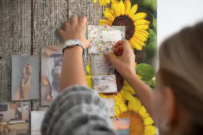 Pinnwand aus Kork mit Sonnenblumen-Motiv auf Holzoptik