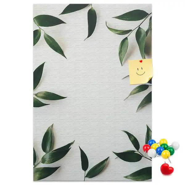 Korktafel in Form einer grünen Blattspitze
