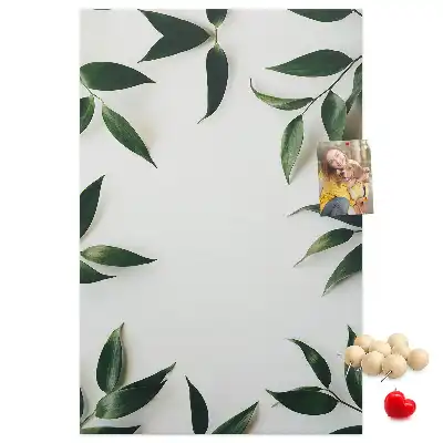 Korktafel in Form einer grünen Blattspitze