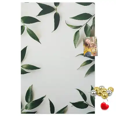 Korktafel in Form einer grünen Blattspitze