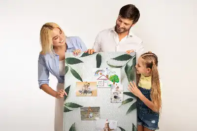 Korktafel in Form einer grünen Blattspitze
