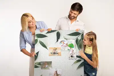 Korktafel in Form einer grünen Blattspitze