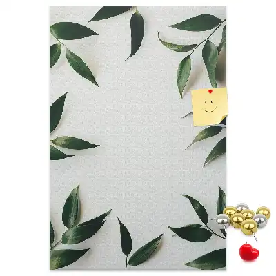 Korktafel in Form einer grünen Blattspitze