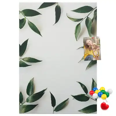 Korktafel in Form einer grünen Blattspitze