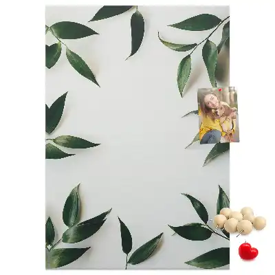Korktafel in Form einer grünen Blattspitze