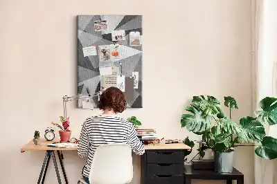 Pinnwand aus Kork mit geometrischer Komposition