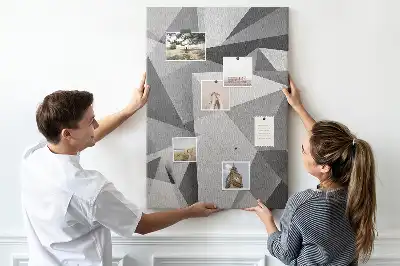 Pinnwand aus Kork mit geometrischer Komposition