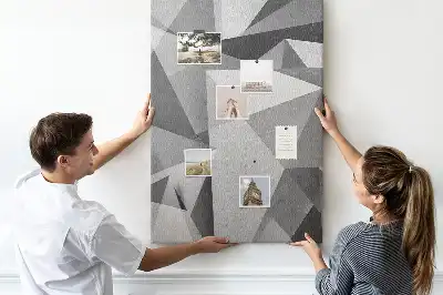 Pinnwand aus Kork mit geometrischer Komposition