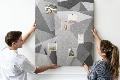 Pinnwand aus Kork mit geometrischer Komposition
