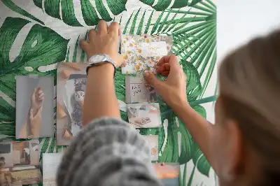 Pinnwand mit grünem Monstera-Blatt-Motiv