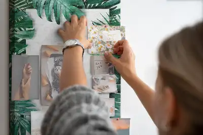 Korkpinnwand in Form eines Monstera-Blattes