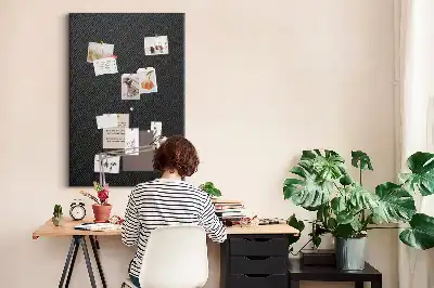 Pinnwand im dunklen Design