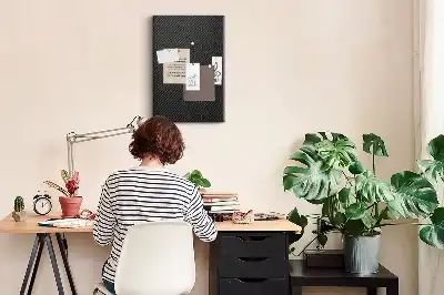 Pinnwand im dunklen Design