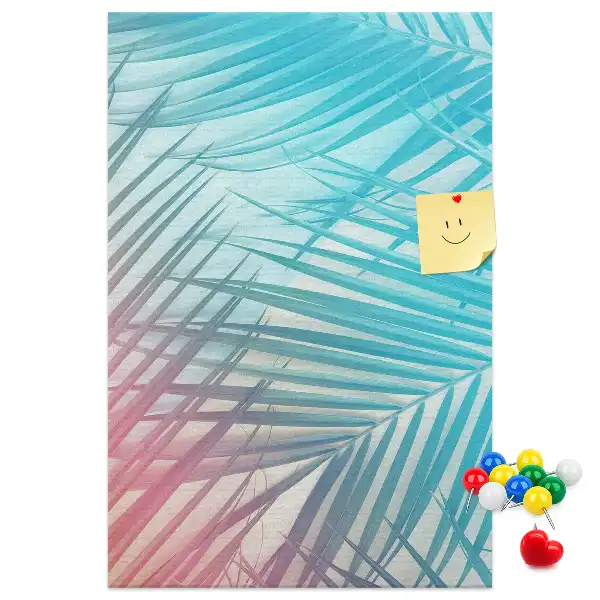 Pinnwand mit Palmenblätter-Motiv