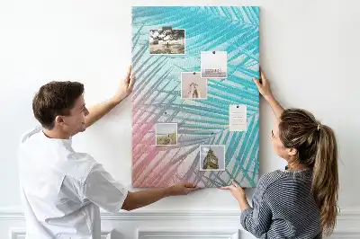 Pinnwand mit Palmenblätter-Motiv