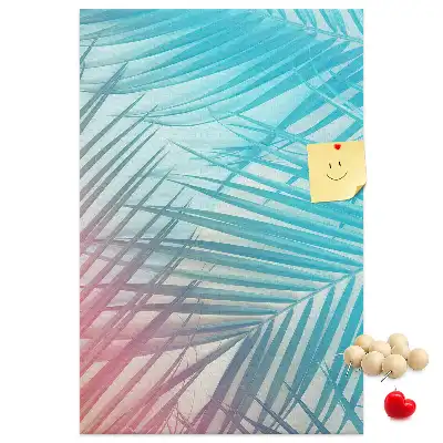 Pinnwand mit Palmenblätter-Motiv