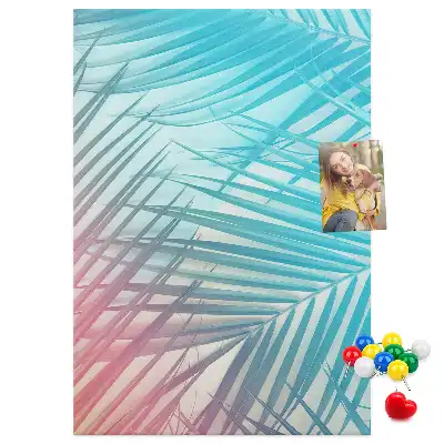 Pinnwand mit Palmenblätter-Motiv