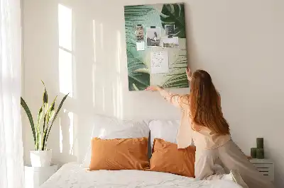 Kork-Pinnwand mit tropischem Monstera-Motiv