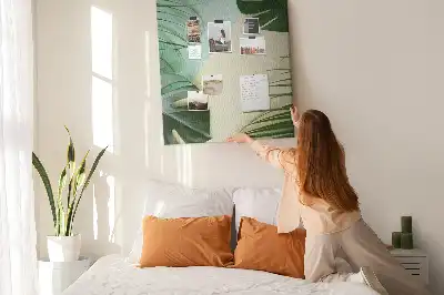 Kork-Pinnwand mit tropischem Monstera-Motiv