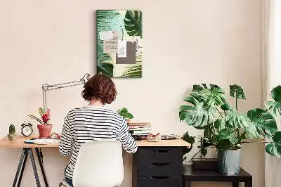 Kork-Pinnwand mit tropischem Monstera-Motiv