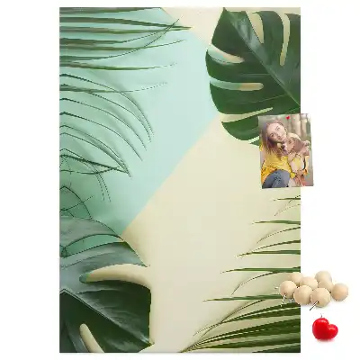 Kork-Pinnwand mit tropischem Monstera-Motiv
