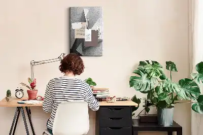 Korktafel mit abstraktem geometrischem Muster