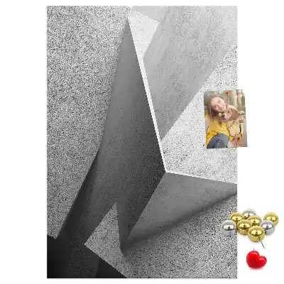 Korktafel mit abstraktem geometrischem Muster