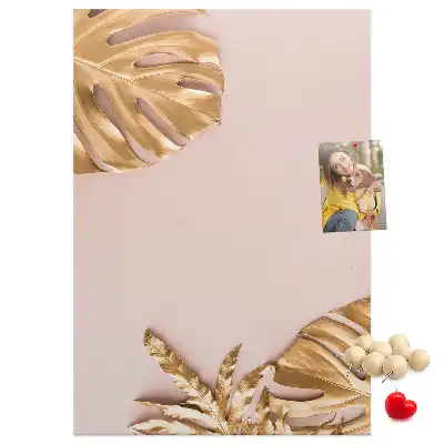 Korktafel mit vergoldeten Blättern
