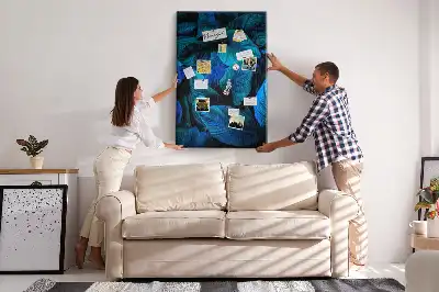 Korktafel mit tropischem Blättermotiv