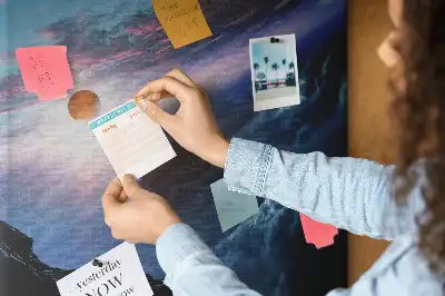 Kork-Pinnwand mit Universum- und Galaxie-Motiv
