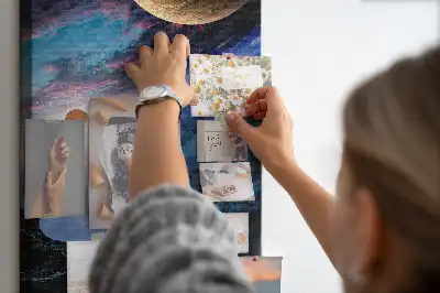 Kork-Pinnwand mit Universum- und Galaxie-Motiv
