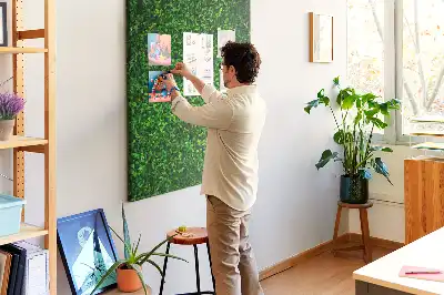 Pinnwand mit Zaun im Laub Motiv