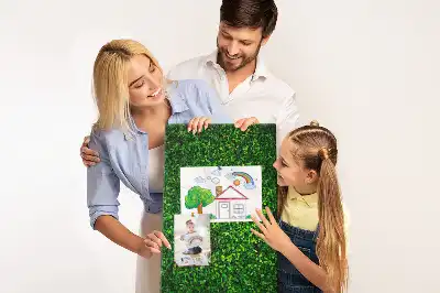 Pinnwand mit Zaun im Laub Motiv
