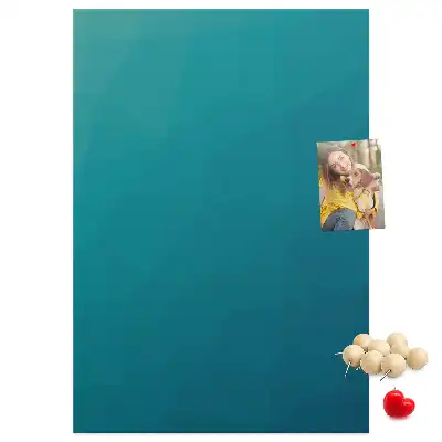 Korktafel mit geometrischer Abstraktion