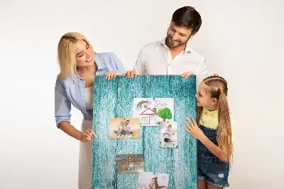 Blaue Kork-Pinnwand aus Holz
