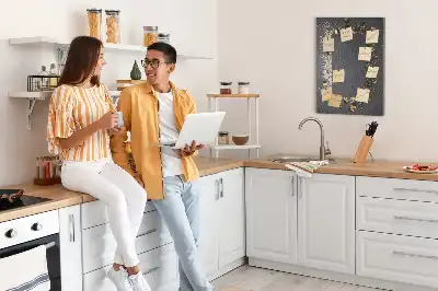 Korktafel mit goldenem Konfetti-Motiv