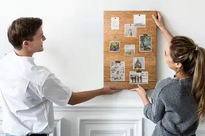 Korktafel mit Holzpaneelen