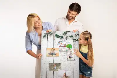 Pinnwand mit Kork und Holzpaneelen