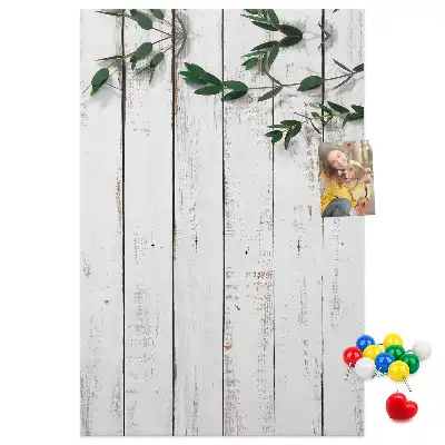Pinnwand mit Kork und Holzpaneelen