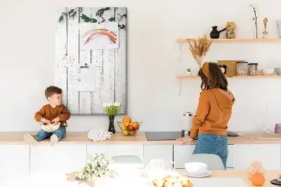 Pinnwand mit Kork und Holzpaneelen