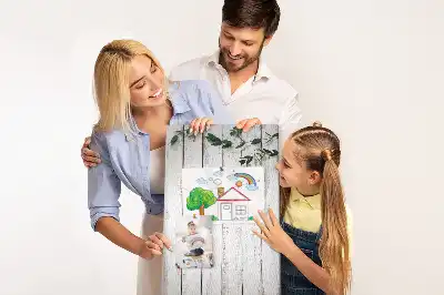 Pinnwand mit Kork und Holzpaneelen