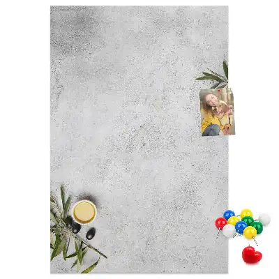 Pinnwand aus Kork mit Betonoptik und Olivenmotiv