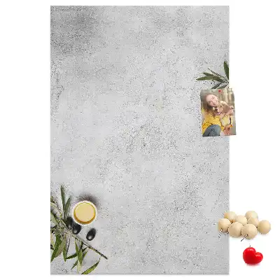 Pinnwand aus Kork mit Betonoptik und Olivenmotiv
